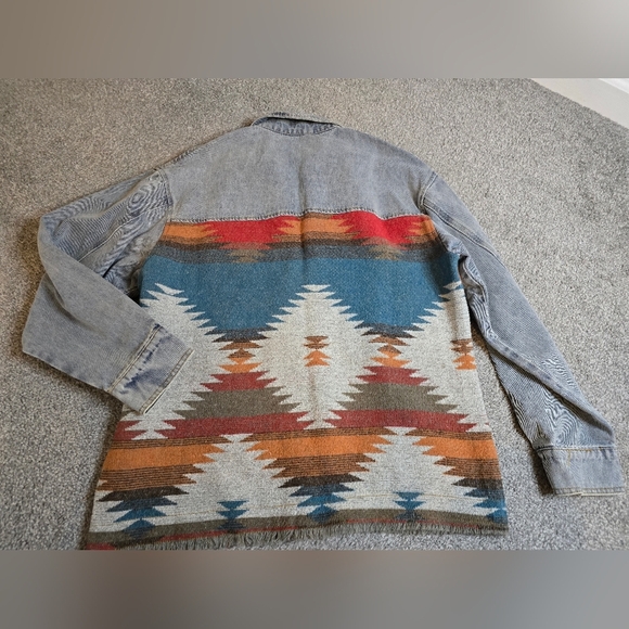 Entro Southwest Western Aztek Denim Shacket Ladies Size Small - Picture 2 of 11